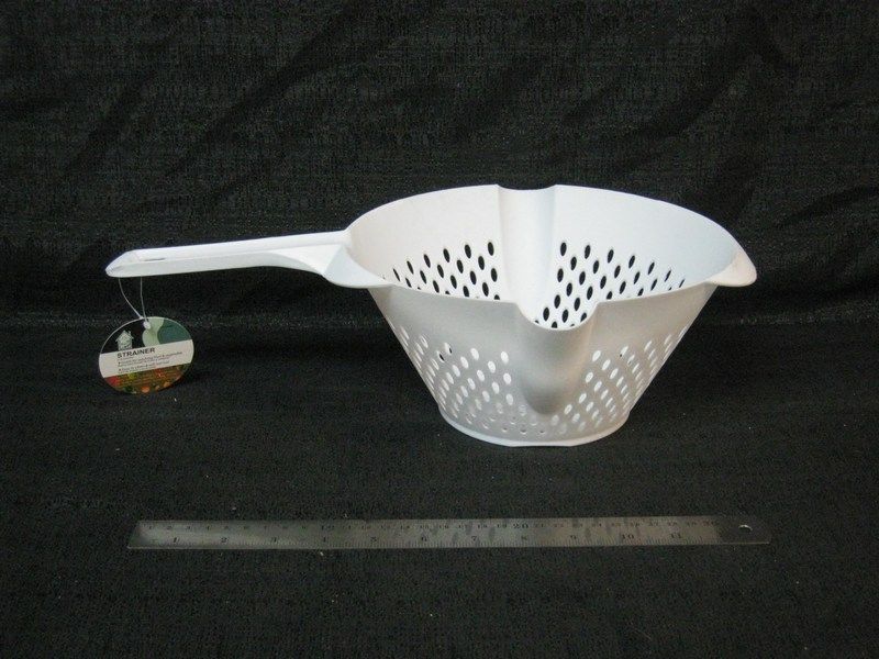 24 Units of Plastic Strainer With Handle White Strainers & Funnels