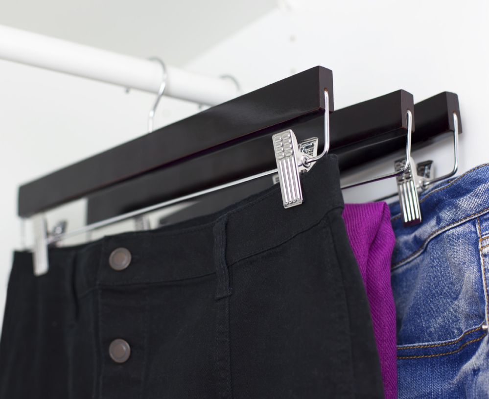 12 Units of Home Basics Full Width Straight Wood Skirt Hanger With Soft